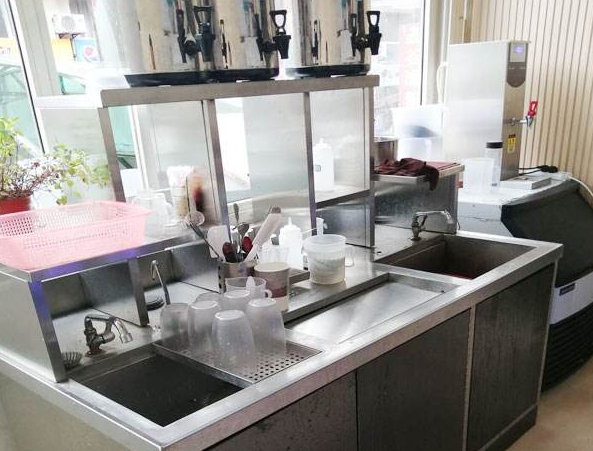 回收奶茶店、酒店、宾馆设备、美容美发设备、制冷设备等